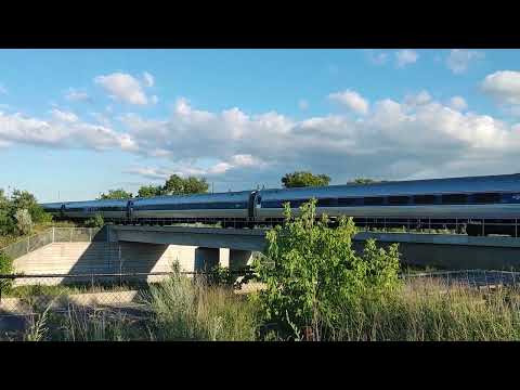 Amtrak Via Rail Maple Leaf Train 64 / 98