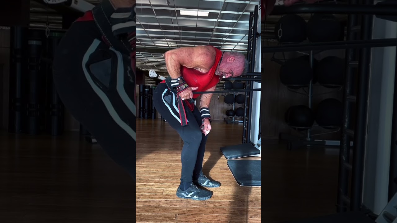 One arm tricep kickbacks using it resistance band is an amazing way to pump the tricep