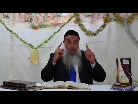 חג סוכות : ביקור בסוכה של הרב יגאל כהן HD - מדהים!!!