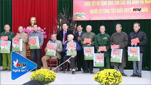 Chủ tịch Quốc hội Vương Đình Huệ dâng hương tưởng niệm Chủ tịch Hồ Chí Minh và tặng quà cho hộ nghèo