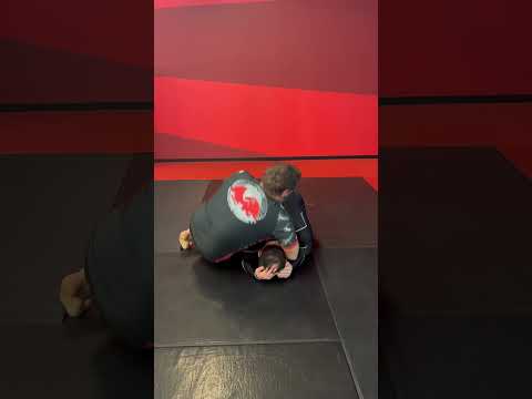 Arm drag 👉 arm in guillotine 👉butterfly sweep 👉 anaconda choke .#bjj