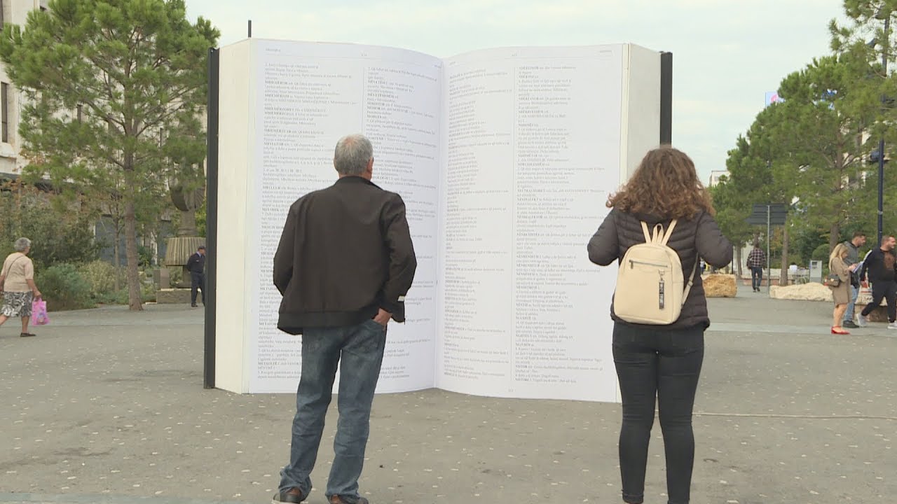 Fjalori i gjuhës shqipe, gjuhëtarët i vendosin notë politikës dhe shoqërisë