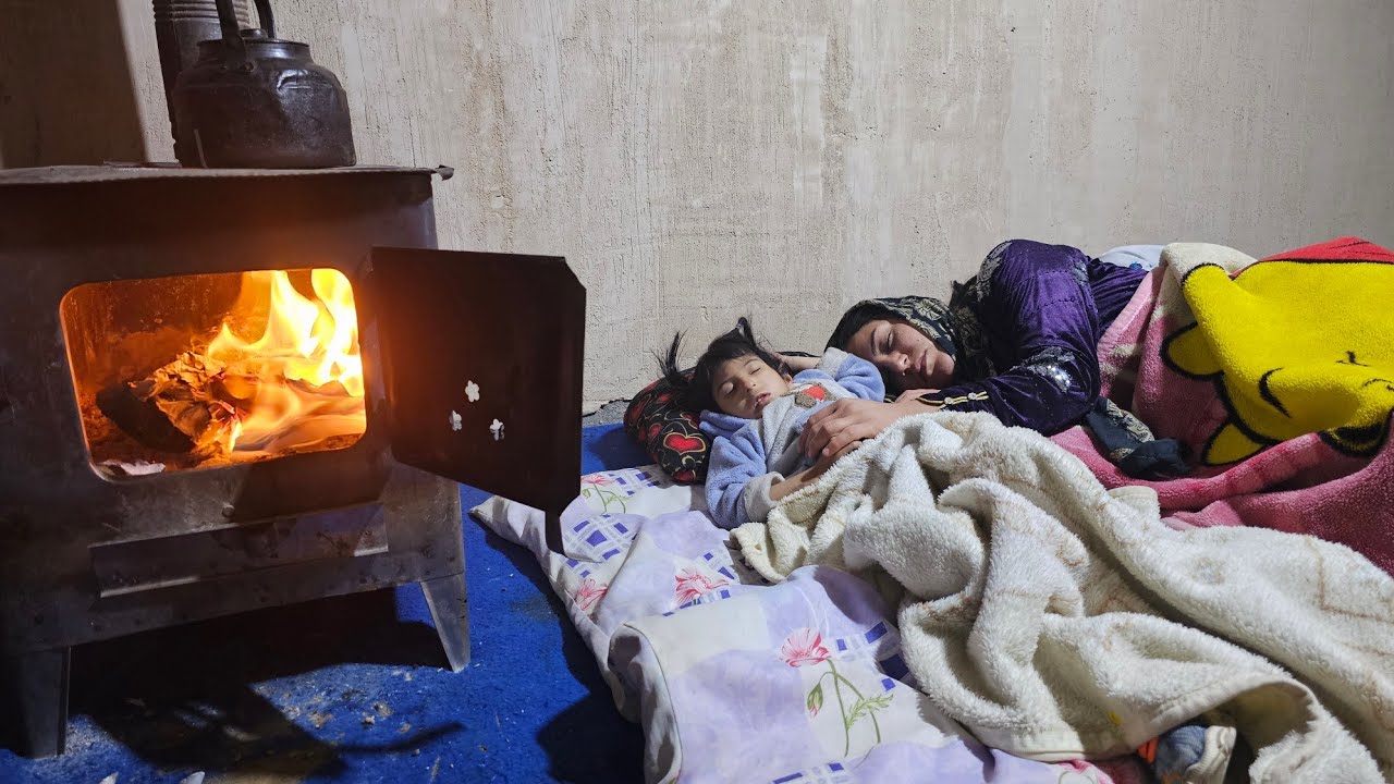 A Freezing Night in the Mountains | The Warmth of a Wood Stove in the Heart of the Cold