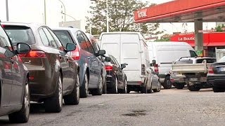 Франция: нехватка бензина ощущается всё сильнее