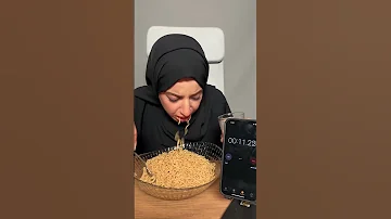 تحدي الاندومي 5حبات إندومي تتوقعو في قد ايش اخلصها 