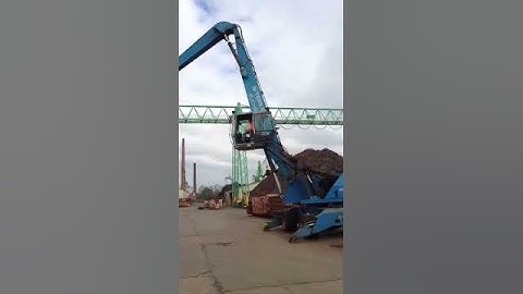 FUCHS MHL 360 material handler