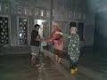 Banjir dusun 13 Kalambir desa Marjanji, Kades Bersama Kapolsek dan Babinsa Turun berikan bantuan.