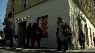 Santander ponders 3,000 early retirements in Spain amid AI shift: report