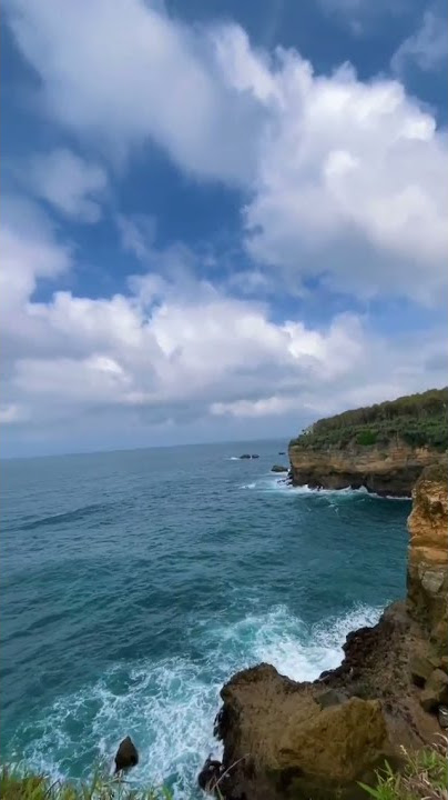 MAKAN CIKI SAMBIL LIHAT OMBAK LAUT | HALU STORY #shorts  #storyhalu #storyig #storywa