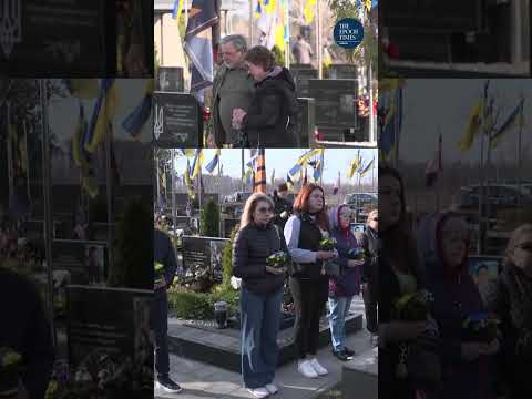 Video Kaja Kallas, insieme a diversi ministri degli Esteri dellUE, è arrivata a Kiev per il quarto annive