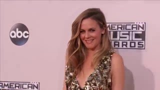 Alicia Silverstone Red Carpet Fashion AMAs 2015