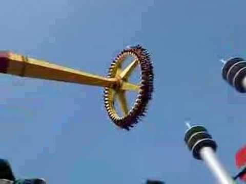 A quick clip of the giant frisbee ride at Nagashima Spaland I went on with a bunch of other peeps from Fukui.