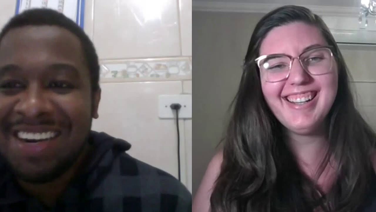 Playing the game Questions in English with Julia from inglescomjulia