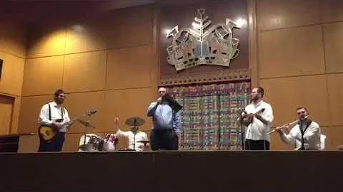 Avraham Tzvi Klein Singing Eitan Katz's Lmaancha w...