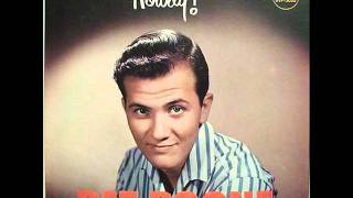 Pat Boone - We Love But Once /version La Golondrina,She Wears My Ring/ chords