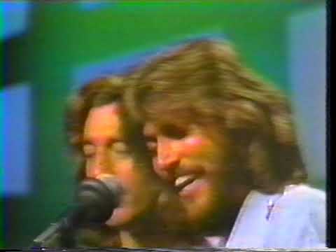 Putar Run To Me / World - Bee Gees