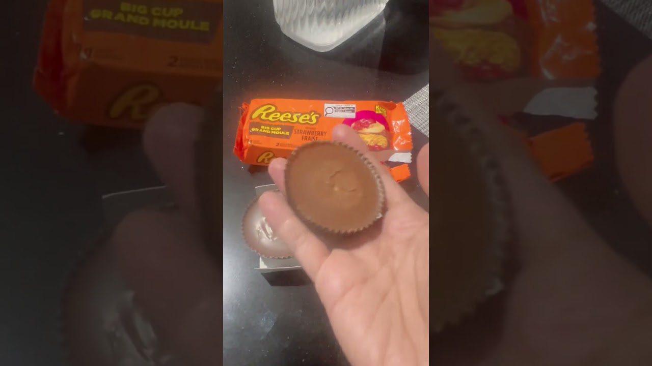 Reese's Peanutbutter cups with Strawberry #reesespeanutbuttercups #reeses #peanutbuttercup #choco