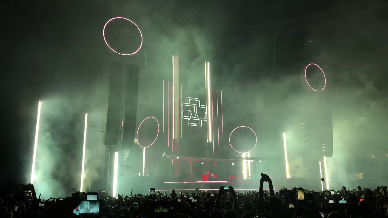 Rammstein - Deutschland ( Live in Moscow 2019 ) - YouTube