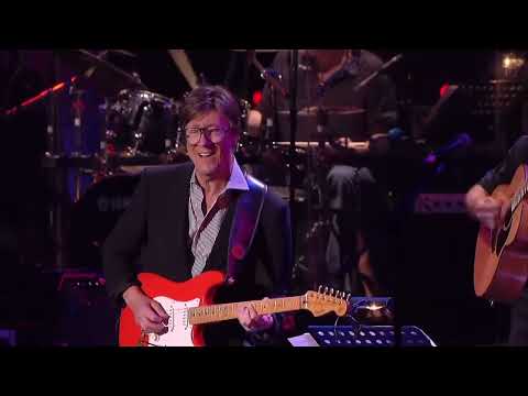 Hank Marvin & Ben Marvin – Apache (Strat Pack 2004) | HD Remastered Audio & Video