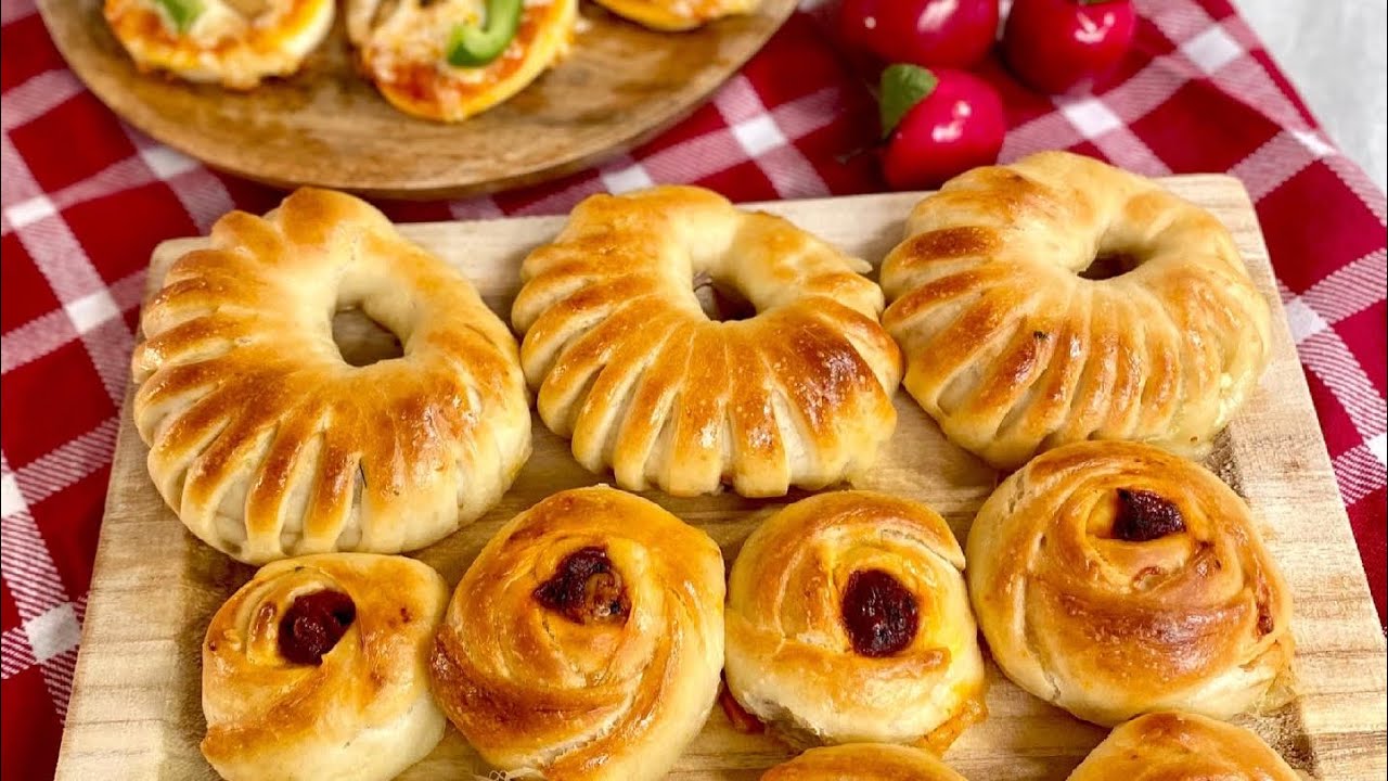 فطاير جبنة وفليفلة وميني بيتزا، عجينة اكتر من رائعة وطريقة تشكيل الوردة بالعجين