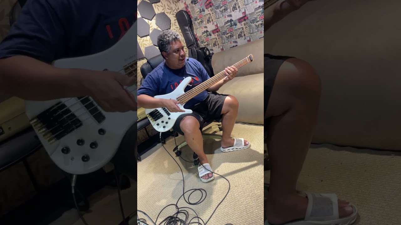 Baixo Strinberg com preamp Tbtech 