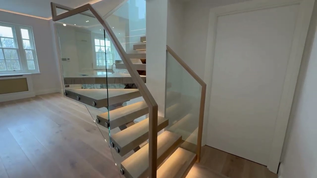 ✨ Elevate Your Space: The L-Shaped Central Spine Staircase ✨ 