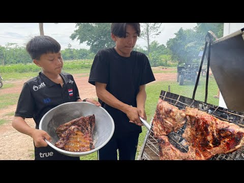 Video: Yuav Ua Li Cas Ua Noj Bavarian Ribs