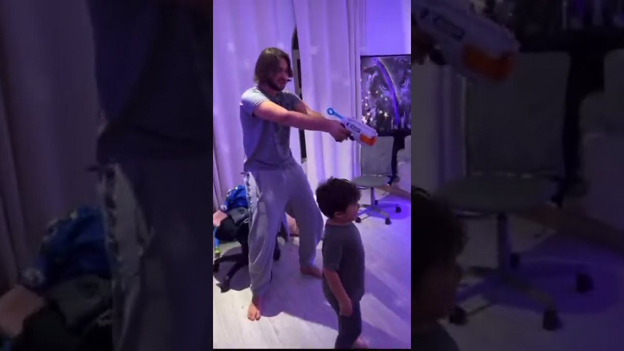 ابن جويل كبير يلعب مع نايثن ابن جويل بتبني