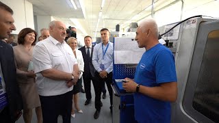 Лукашенко: То есть ты на пенсию не пойдёшь? // БелОМО