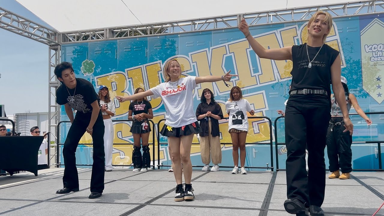 dancing with 82MAJOR 🩷 KCON LA Busking Stage