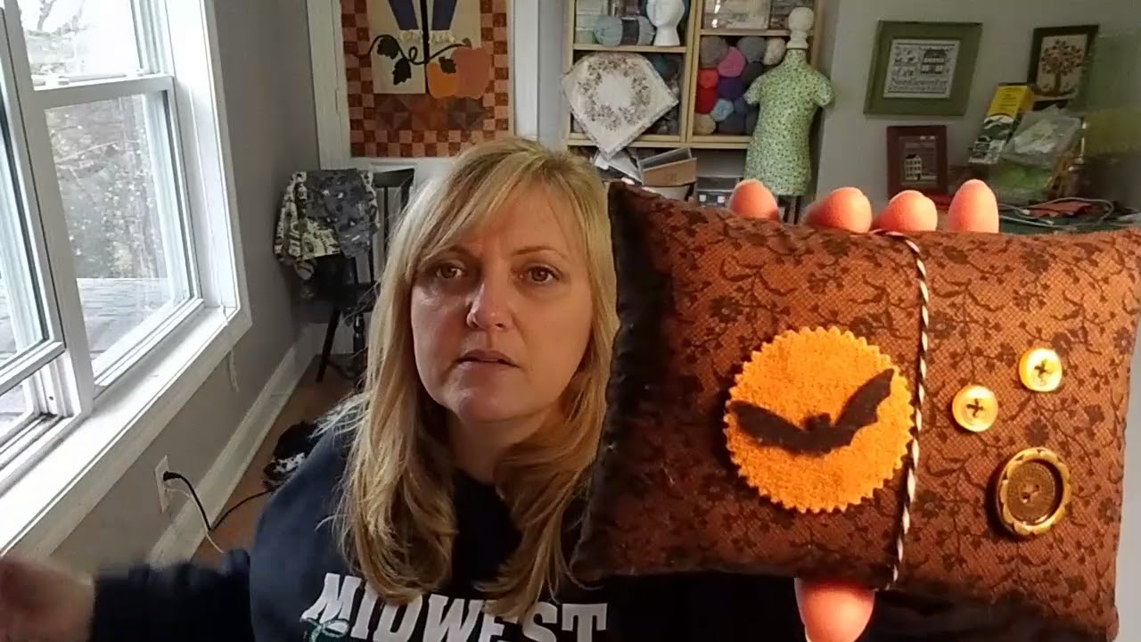 Flosstube #19 Retreat, finishes, wips and some Christmas starts