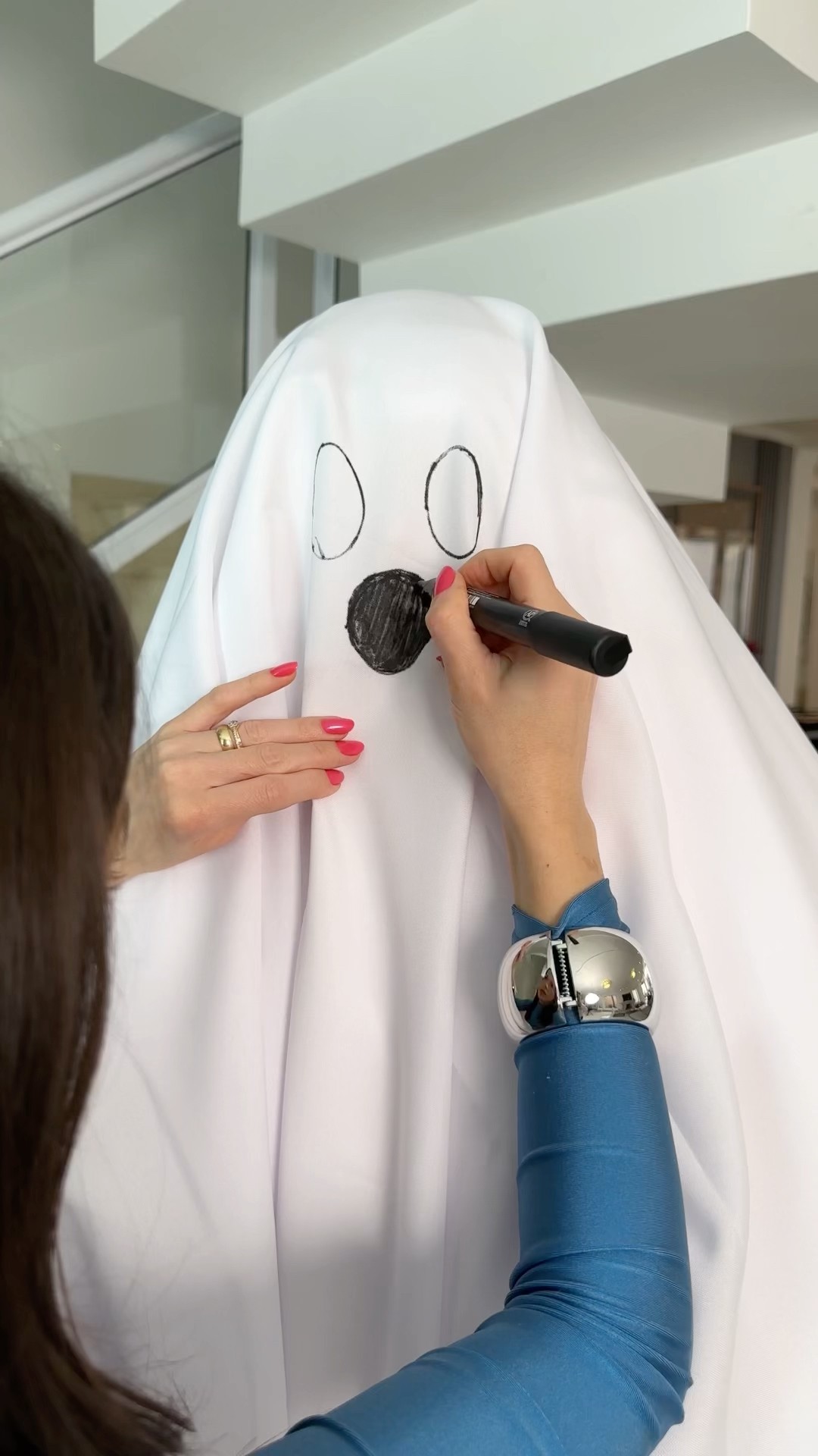 Papai Noel virou fantasma ? Decoração simples para Halloween. Gostou da dica? #HalloweendaVivi