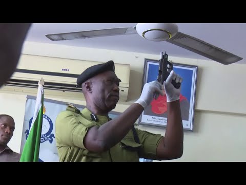 Video: Jinsi Ya Kufungua Silaha Haraka Katika Uso Wa Vita