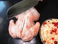 Разрежьте курицу по спинке, нафаршируйте квашеной капустой и вкуснейший ужин готов!