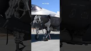 F-35의 공기흡입구를 점검하는 방법