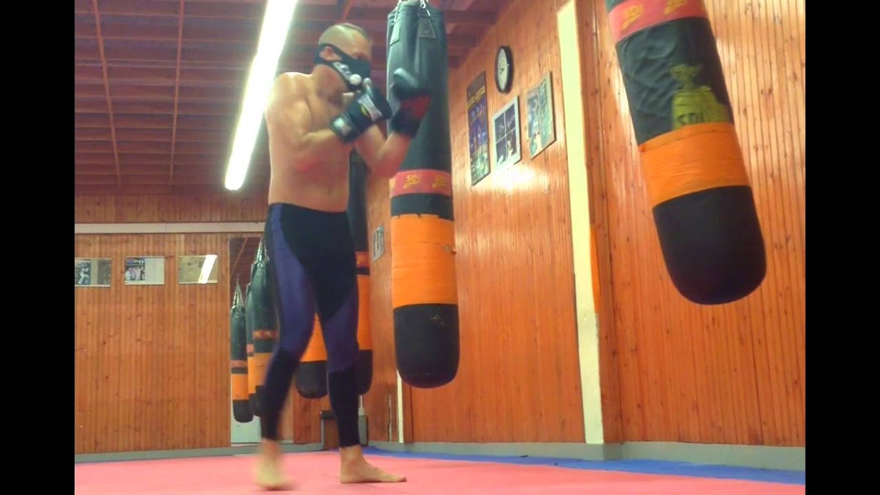 Élévation training MASK Gilles "coach"NOEL boxeur pro kickboxing. K1