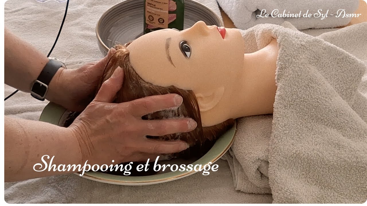 Asmr fr - Shampooing et brossage sur Amber - tête à coiffer (chuchotement)