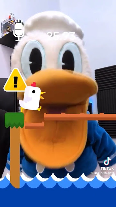 Pato Donald no jogo da galinha. Duck Donald in the game of chicken.🐔 #tiktok #humor #memes #shorts