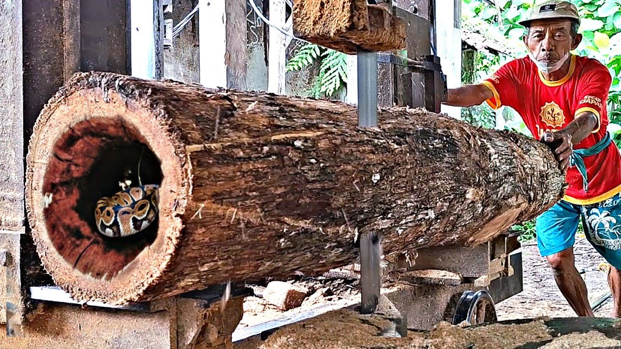 The process of sawing teak wood for 6x12cm blocks - YouTube