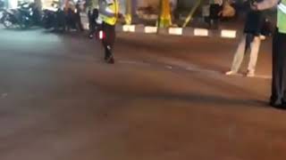 Polisi Joget Jaran Goyang Saat Melakukan Tugas Razia