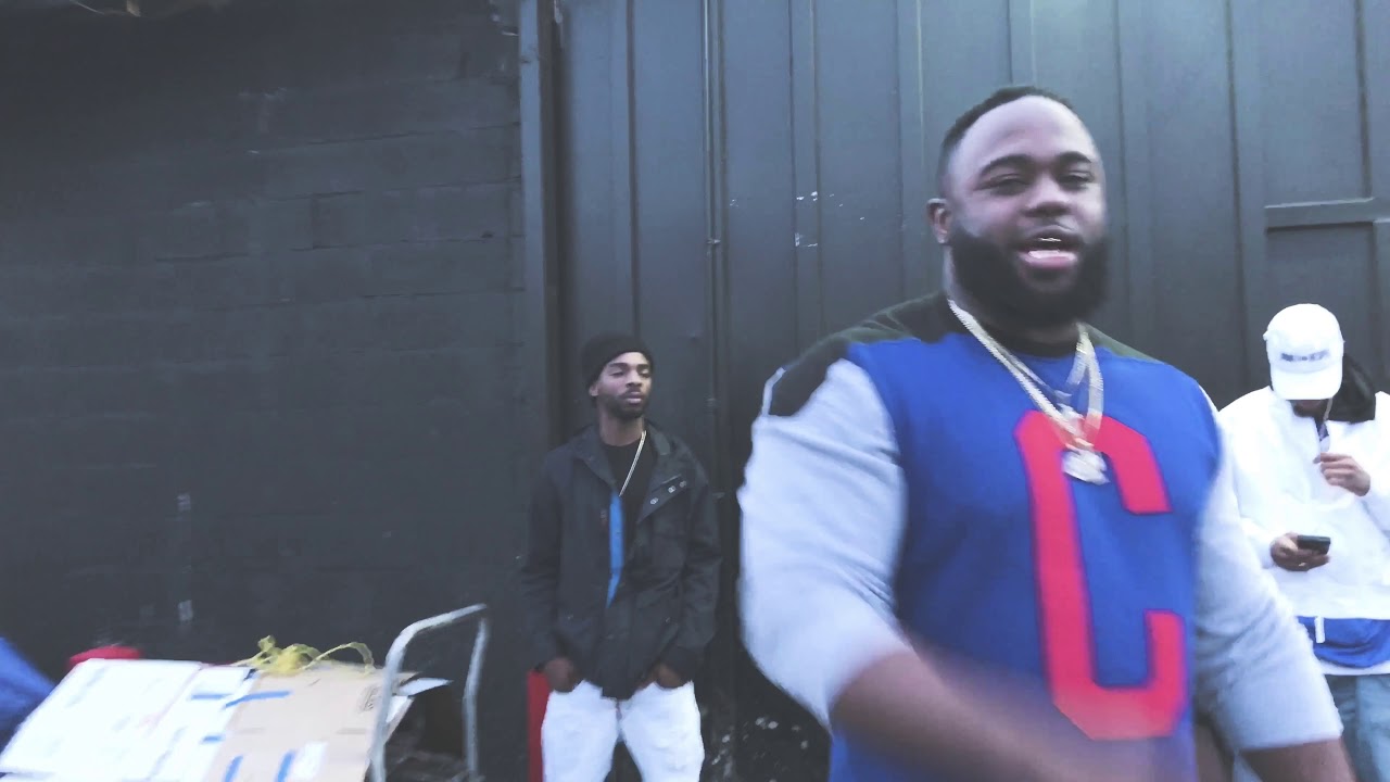 ERRLY A.M X MAC MAR (WALK N MY SHOES)