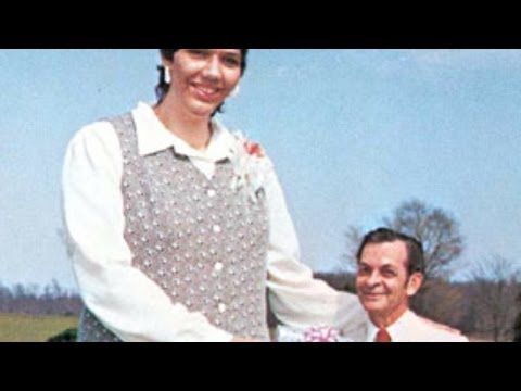 5 of the WORLD'S TALLEST WOMEN in recorded history (including the TALLEST WOMAN ever)!