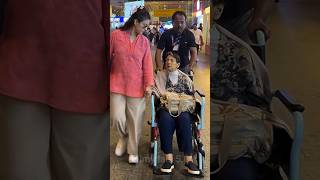 In her old age, Kajol does not leave her mother Tanuja, alone and walks with her holding her hand.