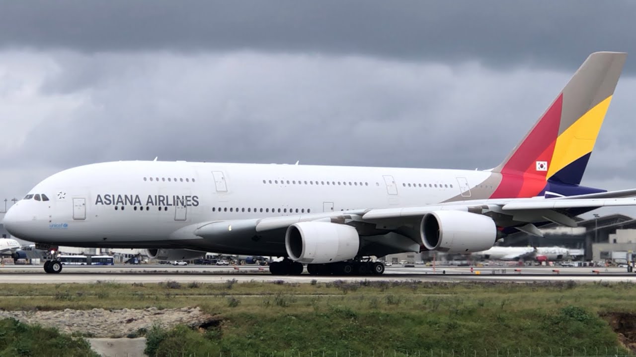 LAX favorite place to relax with airplanes landing 