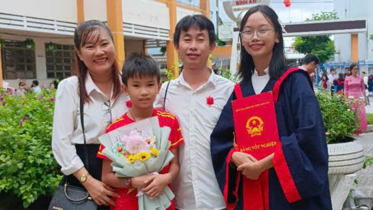 Đưa chị hai nhập học đại học năm nhất