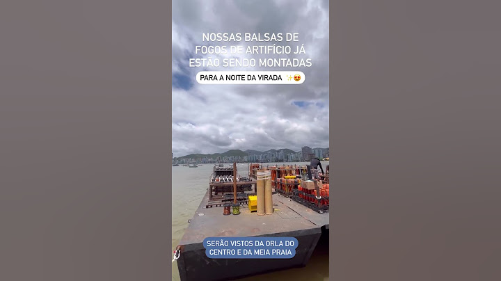 Estão sendo montadas as balsas para a queima de fogos no Réveillon de Itapema