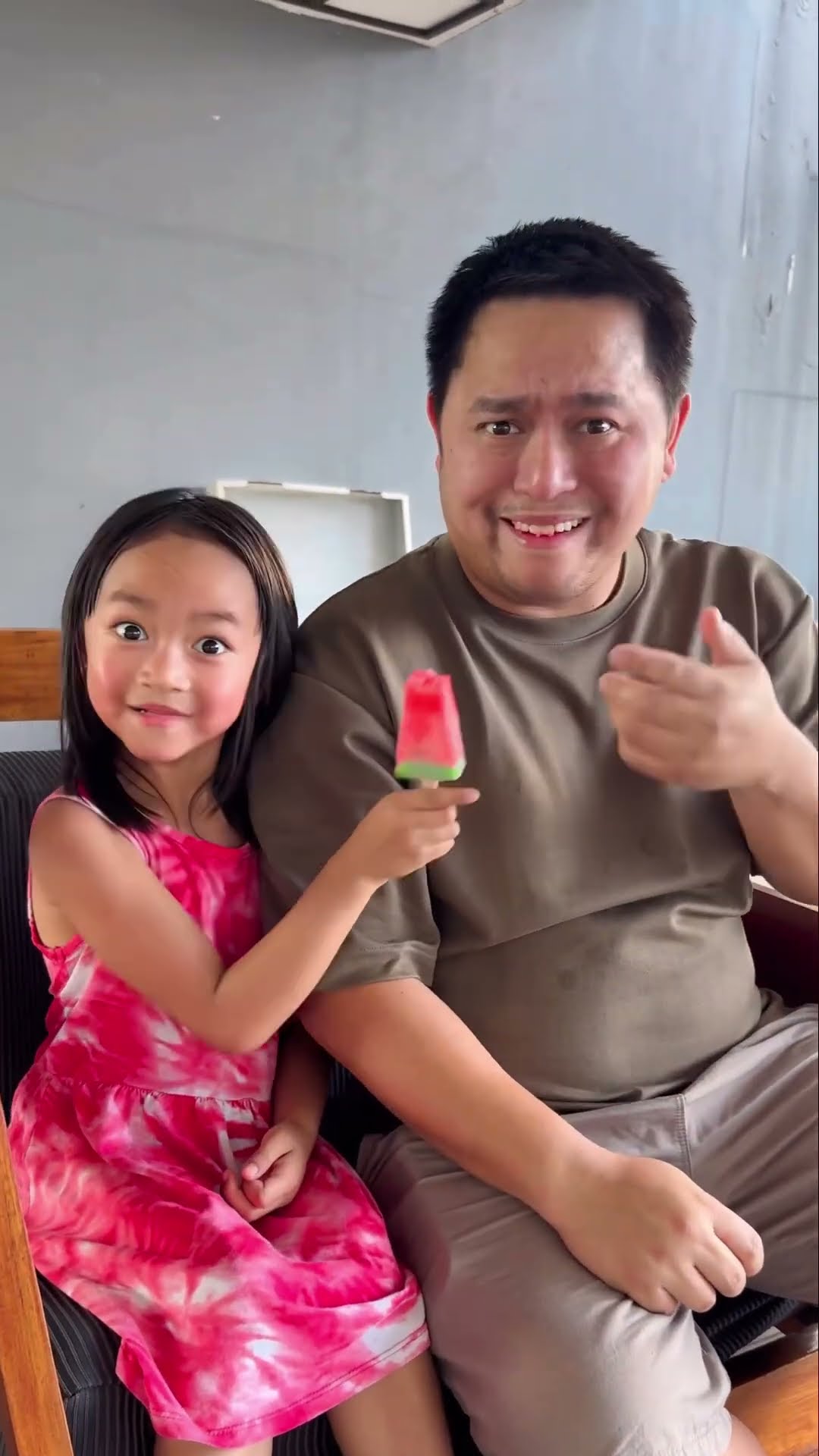 Kid helps dad break the ice cream ??❤️????✅??