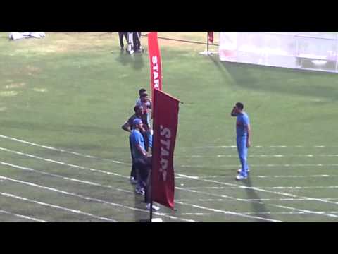 Usain Bolt,Yuvraj Singh,Harbajan 100m Race  Yuvi Wins!!