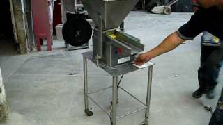 Genemco's Used APV Crepaco Stainless Steel Vibratory Feeder (VIDEO 2) Walk-around