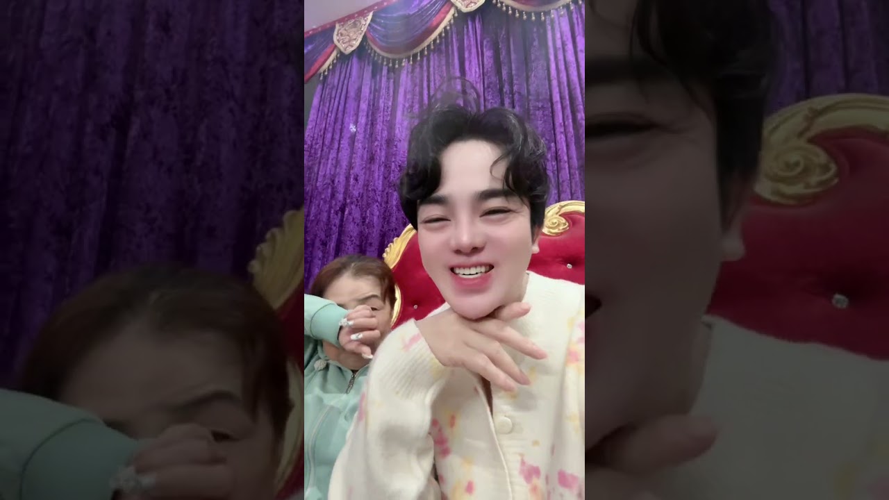 Thái hoàng phát gạo cho người nghèo ăn tết 